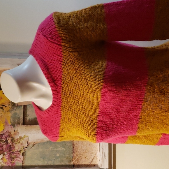 LOFT Sweater - Picture 2 of 6